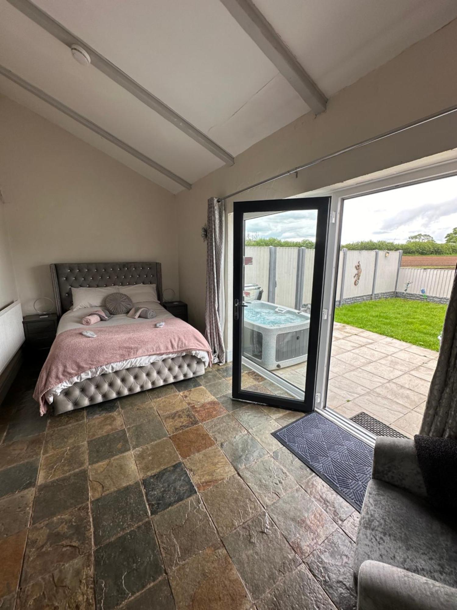 Dwylig Isa Holiday Cottages Rhuddlan Habitación foto